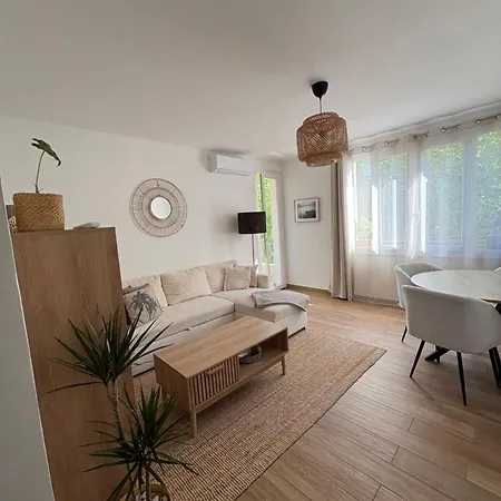 Le 3 Pieces A 600 M De La Fréjus